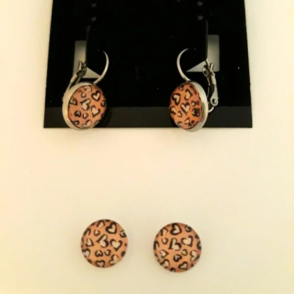 Leopard Heart leverback earrings - Picture 1 of 3